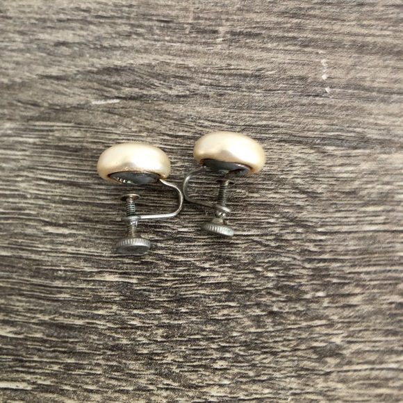 Vtg Faux Pearl Screw Back Earrings - Picture 6 of 9
